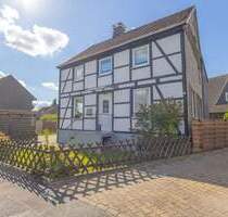 Menden Rtg. Bösperde – Modernes, kernsaniertes Fachwerkhaus mit 2 Wohnungen