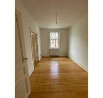 Charmante 2-Zimmer-Wohnung in zentraler Lage von Frankfurt-Rödelheim - Frankfurt am Main