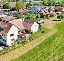 VIEL SONNE - VIEL LICHT - VIEL GRÜN: 3-4 FAM.HAUS GR. SCHEUNE UND FREIZEIT- UND GARTENGRUNDSTÜCK - Wilhelmsdorf Zußdorf