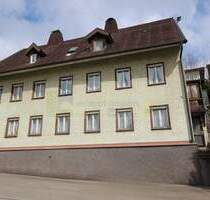 Vielseitiges MFH mit Renovierungspotenzial in Schonach im Schwarzwald - Ideal für Familien, Mehrgenerationenwohnen oder Investoren!