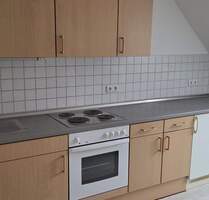 Sehr ruhige, geräumige 2,5-Zimmer-Wohnung mit Einbauküche im Herzen von Rottenburg zu vermieten. - Rottenburg a. d. Laaber