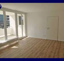 °°Frisches Wohnen in der City°° renovierte 2 Zimmer mit Balkon + neuer Boden, Abstellraum + Aufzug - Braunschweig