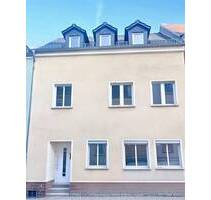 Erstbezug: Bezugsfertiges saniertes Reihenmittelhaus – mit ELW, Balkon & kleinem Garten, perfekt zentrale Lage - Meerane