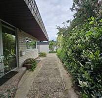 Bungalow-Anwesen mit Charakter und traumhafter Gartenidylle - Waldenburg