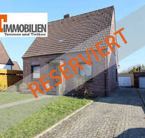 TT bietet an: Ein Zuhause mit Charme und Potenzial - Einfamilienhaus in idyllischer Lage am Ortsrand von Sande!