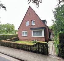 Renovierungsbedürftiges Wohnhaus mit ca. 850 m² Grundstück in Aschendorf - Papenburg