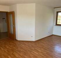 Gepflegte 2 Zimmer-Wohnung mit Balkon, Tageslichtbad mit Badewanne, WC separat - Stellplatz optional möglich - Großhabersdorf