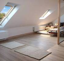 Sehr helle, moderne DG- Wohnung in kleiner Einheit, ca. 90m² Grundfläche mit Garten und Stellplatz - Beindersheim