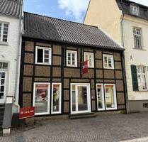 Charmantes Fachwerkhaus mit Gewerbeeinheit im Herzen von Bergheim
