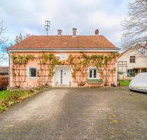 Großzügiges Einfamilienhaus mit vielseitigen Nebengebäuden - Neuching Oberneuching