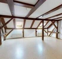 Große 3 Zimmer Wohnung mit Dachbalken im Herzen der Fußgängerzone von Görlitz