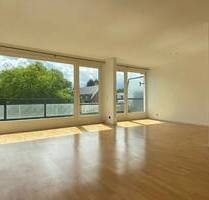 Großzügige Dachgeschosswohnung direkt im Ortskern von Wellingsbüttel - Hamburg/Wellingsbüttel