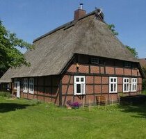 Schönes Reetdach-Bauernhaus mit Bauerngarten und Treppenspeicher - Neuenkirchen