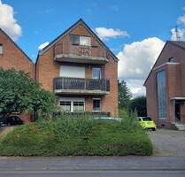 *** Charmante Dachgeschosswohnung in ruhiger Lage - mit Balkon und Carport *** - Brühl Schwadorf