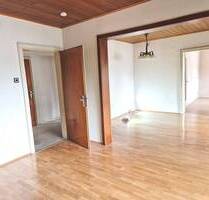 Große 4-5 Zimmerwohnung (115 m²) mit Ausbaureserve (73 m²) im Dachboden, Garage + Stellplatz! - Weinheim Lützelsachsen