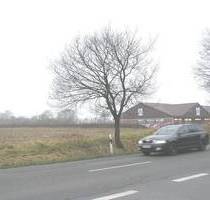 Gewerbegrundstück hinter einem Aldi Markt und einem Edeka Markt in 24629 Kisdorf