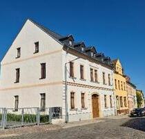 Frisch renovierte, helle 2-Raum-Wohnung mit großem Gartenanteil & Stellplatz im ruhigen Mehrfamilienhaus - Meerane