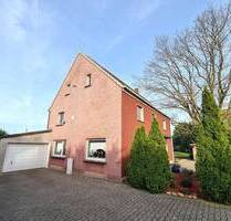 Hamm-Uentrop, ein beindruckendes Haus mit 2 Garagen und sehr großem Garten in Kanalnähe.