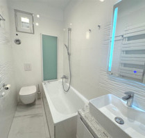 Erstbezug nach Kernsanierung Moderne 2-Zimmer-Wohnung mit sonnigem Südwestbalkon in ruhiger Lage - Berlin Siemensstadt