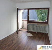Trier-Ost, Appartement mit Singleküche u. Loggia ab sofort zu vermieten.