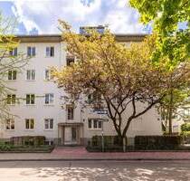 Investieren mit Perspektive in Laim: Zwei aufgeteilte, gepflegte MFH - 14 Einheiten, 23 TG-Stellpl. - München