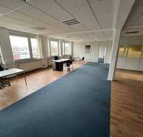 Büro- Fitness- Box- Gesundheitsstudio mit bis zu 200 Parkplätzen - Lübeck