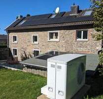 Modernisiertes Landhaus in Venwegen - Wärmepumpe, PV & 3.200 m² Streuobstwiese am Waldrand - Stolberg (Rheinland)