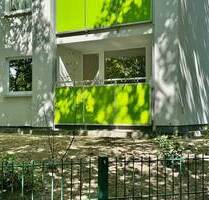 **MODERNISIERTE 3 ZIMMER ERDGESCHOSS WOHNUNG MIT BALKON UND NEUEM DUSCHBAD** - Berlin Gropiusstadt