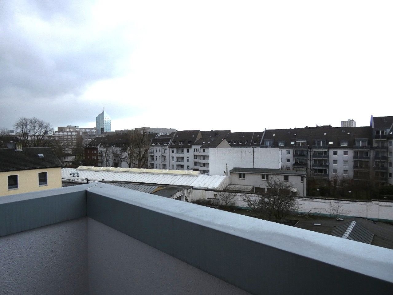 Schnell sein lohnt sich: Sanierte 2 Zimmer mit Balkon in Oberbilk. - Düsseldorf