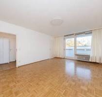 Bogenhausen: Großzügige 1-Zimmer-Wohnung im Hochparterre mit Balkon! - München