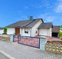 Das perfekte Wohnvergnügen! Stilvolles Einfamilienhaus der 60-er-Jahre (Split-Level-Architektur) - Niedenstein