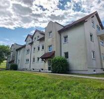 Bezugsfreie Hochparterre-Wohnung mit Terrasse! - Großheirath Rossach