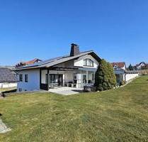 Ambitioniertes Wohnen mit Indoor-Pool und 3 Garagen! - Lautertal Oberlauter