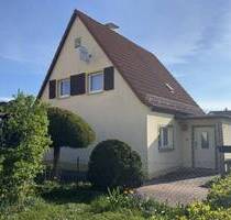 Freistehendes Einfamilienhaus mit Garage und tollem Grundstück sucht neue Familie - Eisenberg