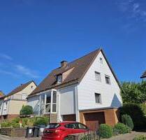 Schönes 280 qm-Zweifamilienhaus mit Garagen + Garten - Uslar