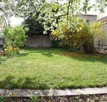 Eine grüne Oase mitten in der Stadt - Charmante Altbauwohnung mit Sonnenterrasse, Garten & Stellplatz - Raunheim