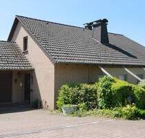 Einfamilienhaus mit Einliegerwohnung in Fürstenberg! - Bad Wünnenberg / Fürstenberg