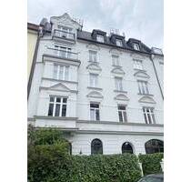 Modernes Wohnen im stilvollen Altbau - 2-Zimmer-Wohnung mit Balkon in ruhiger Lage in Neuhausen - München St. Vinzenz