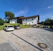 Renovierte 3- Zimmer-ETW mit Balkon u. KFZ- Stellplatz in ruhiger Lage nahe der Stadt Bad Kötzting