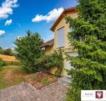 Moderne gehobene Doppelhaushälfte mit großem Garten und Garage in einer Sackgasse von Backnang