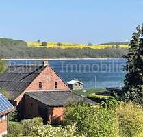 2-Familienhaus mit Seeblick! - 699.000,00 EUR Kaufpreis, ca.  160,00 m² Wohnfläche in Groß Sarau (PLZ: 23627)