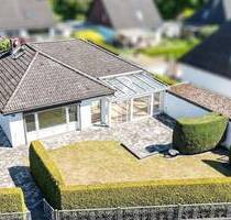 Ruhig gelegener Bungalow mit 4 bis 5 Zimmern und großem Wintergarten in Henstedt-Ulzburg