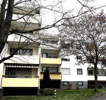 Sympathische 3 12-ZIMMER-MIETWOHNUNG mit Parkett, neuer Einbauküche & Südbalkon in HEMMINGEN