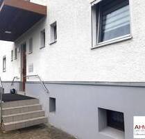 Ohne Renovierungsstau - Helle Dachgeschoßwohnung mit Stellplatz und Gartenanteil - Sulzbach-Rosenberg