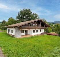 Wohnen, wo andere Urlaub machen - großzügiges Einfamilienhaus im Luftkurort Lam!
