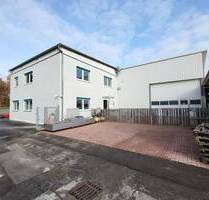 Direkt an der B16: Wohn-Geschäftshaus mit Halle - Saal an der Donau