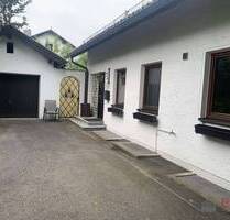 Wohnhaus mit ELW (Ferienwohnung) in Regen