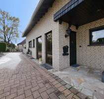 Charmante Doppelhaushälfte mit Wintergarten, Kamin und sonnigem Garten in Hövelhof