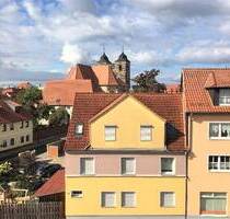 2-Raum-DG-Wohnung mitten in der Oscherslebener City!