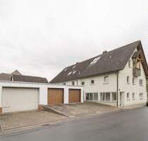 2 Häuser - 1 Chance Zusammenhängende Doppelhaushälfte und Zweiparteienhaus - Eußenheim / Aschfeld